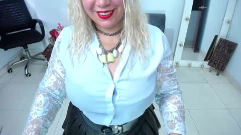 Saraloves online show from October 14, 1:12 pm