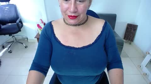 Saraloves online show from November 9, 4:27 pm