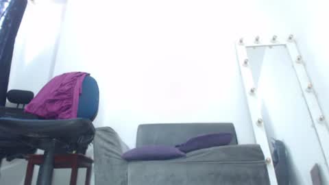 Saraloves online show from July 8, 1:15 pm