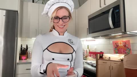 Snapshot of saraloverays chatting on October 28, 2:15 am Back from Vacay Follow for more here online show from October 28, 2:15 am