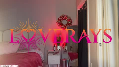 Snapshot of saraloverays chatting on November 4, 4:00 am Back from Vacay Follow for more here online show from November 4, 4:00 am