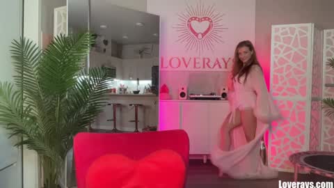 Snapshot of saraloverays chatting on November 12, 3:51 am Back from Vacay Follow for more here online show from November 12, 3:51 am