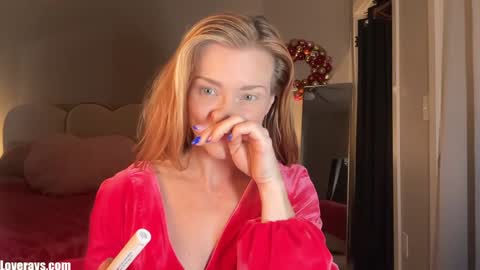 Snapshot of saraloverays chatting on November 12, 11:03 pm Back from Vacay Follow for more here online show from November 12, 11:03 pm