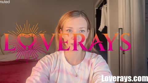 Snapshot of saraloverays chatting on November 22, 10:42 pm Back from Vacay Follow for more here online show from November 22, 10:42 pm