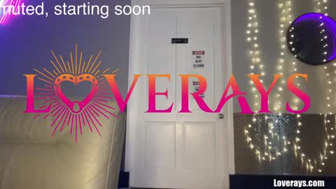 Snapshot of saraloverays chatting on December 5, 3:48 am Back from Vacay Follow for more here online show from December 5, 3:48 am