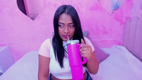 Snapshot of saramagiic chatting on January 26, 11:50 am online show from January 26, 11:50 am