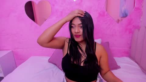 Snapshot of saramagiic chatting on January 28, 11:49 am online show from January 28, 11:49 am