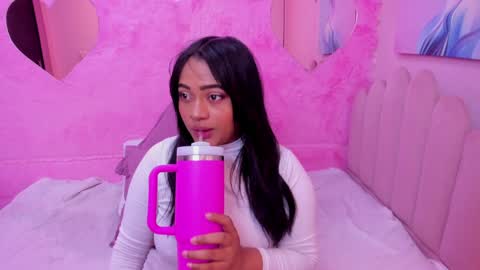 Snapshot of saramagiic chatting on January 29, 11:51 am online show from January 29, 11:51 am