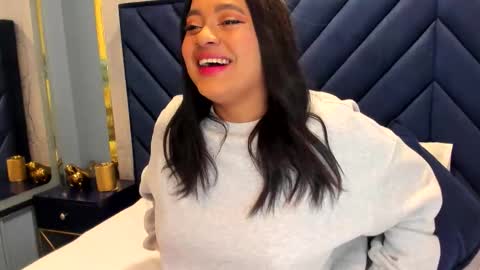 Snapshot of saramagiic chatting on November 8, 11:32 am online show from November 8, 11:32 am