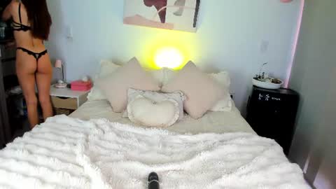 Sara Martinez online show from June 20, 1:25 pm