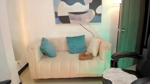 I am Sara  online show from April 29, 11:11 pm