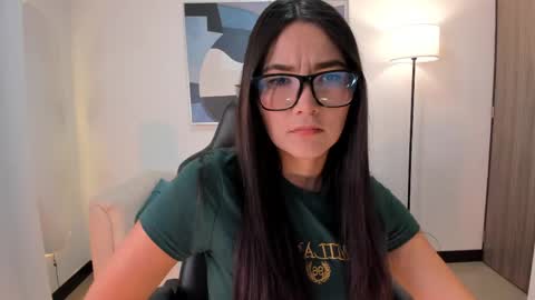 Snapshot of saraparkerx chatting on May 21, 3:13 am I am Sara online show from May 21, 3:13 am