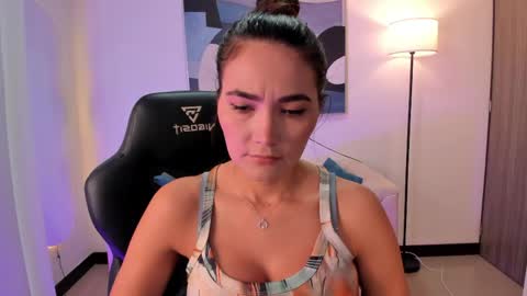 Snapshot of saraparkerx chatting on May 25, 9:10 pm I am Sara online show from May 25, 9:10 pm