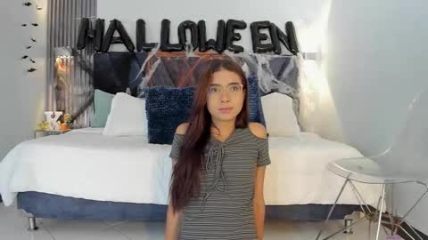 Snapshot of sarasaenz_99 chatting on October 27, 8:13 pm Sara online show from October 27, 8:13 pm