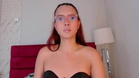 Snapshot of sarasaenz_99 chatting on November 17, 7:30 pm Sara online show from November 17, 7:30 pm
