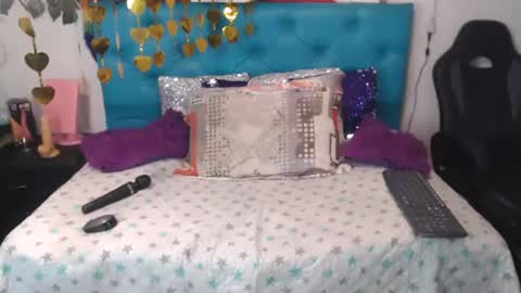 Sara Wills online show from February 17, 1:10 pm