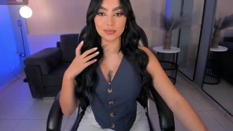 Snapshot of sarawinstone_ chatting on January 26, 11:28 am Sara Winstone online show from January 26, 11:28 am