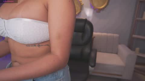 Snapshot of sarawinstone_ chatting on February 13, 12:45 pm Sara Winstone online show from February 13, 12:45 pm