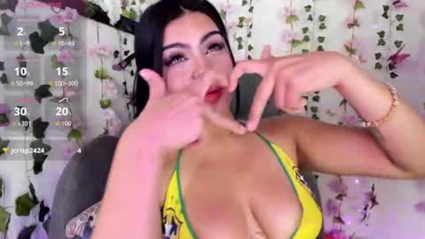Snapshot of saray__jones chatting on July 23, 1:58 am saray__jones online show from July 23, 1:58 am