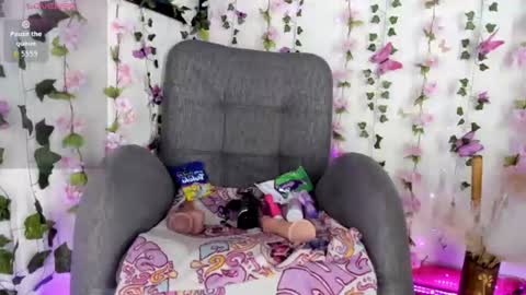 Snapshot of saray__jones chatting on July 25, 7:22 pm saray__jones online show from July 25, 7:22 pm