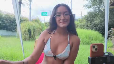 Snapshot of sarazuletaa chatting on June 5, 3:18 pm sarazuletaa online show from June 5, 3:18 pm