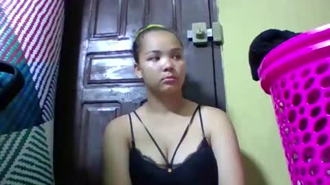 Snapshot of sarhon917962 chatting on April 2, 6:05 pm sarhon917962 online show from April 2, 6:05 pm