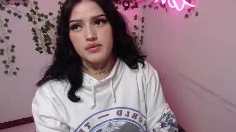 Snapshot of sari_belle chatting on June 23, 11:41 am Sari online show from June 23, 11:41 am
