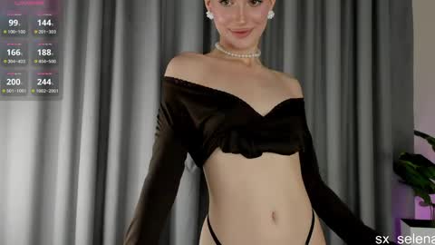 Snapshot of sarilit chatting on May 9, 3:12 am Your Selena 3 online show from May 9, 3:12 am