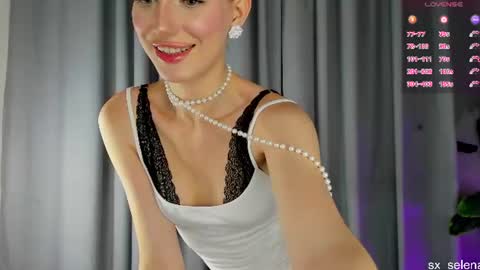Snapshot of sarilit chatting on June 13, 2:20 am Your Selena 3 online show from June 13, 2:20 am