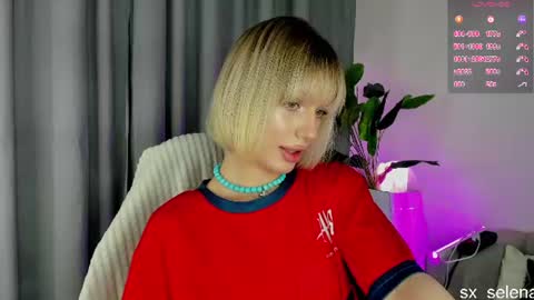 Snapshot of sarilit chatting on June 19, 3:00 am Your Selena 3 online show from June 19, 3:00 am