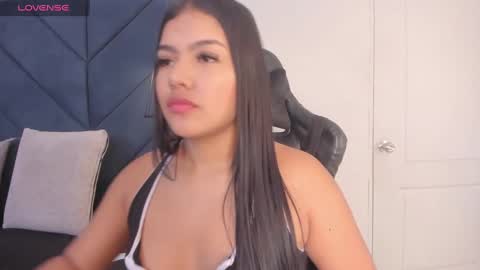 Snapshot of sarita_hills chatting on December 5, 3:59 am Sara online show from December 5, 3:59 am