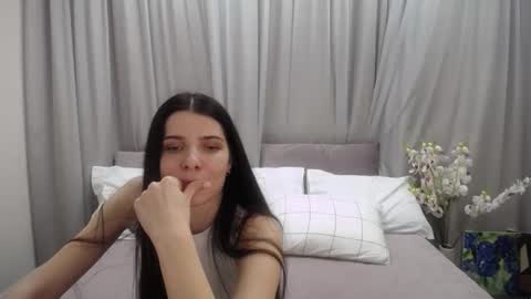 Snapshot of sarra_rich chatting on January 28, 12:11 pm Rich online show from January 28, 12:11 pm