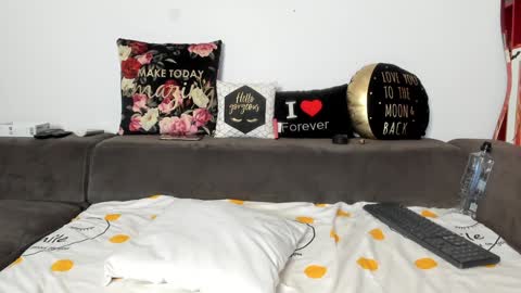 Snapshot of sas4a chatting on December 4, 7:50 am Sasha online show from December 4, 7:50 am