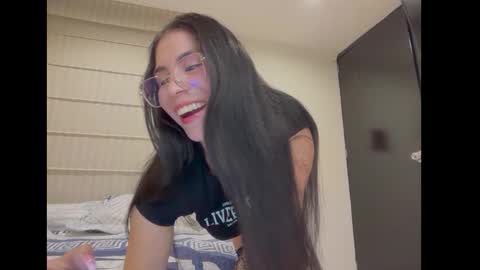 Snapshot of sasha_jonne chatting on December 2, 2:28 am sasha_jonne online show from December 2, 2:28 am