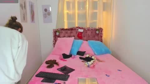 Snapshot of sasha_morel chatting on December 15, 12:42 pm sasha morelo online show from December 15, 12:42 pm