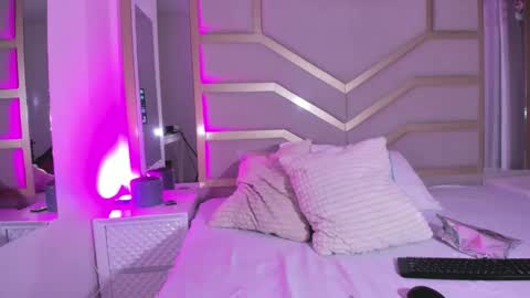 sasha_morelli online show from December 14, 1:38 pm