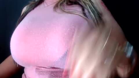 Snapshot of sasha_multiorgasmic chatting on May 31, 9:05 am sasha online show from May 31, 9:05 am