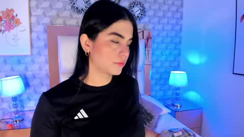 Snapshot of sasha_sims chatting on October 18, 11:33 am Camila online show from October 18, 11:33 am