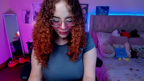 Snapshot of sashaa_love chatting on February 6, 8:39 am Tattie online show from February 6, 8:39 am