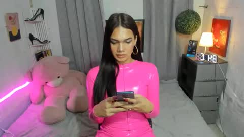 Snapshot of sashahuwanna chatting on February 25, 4:00 pm ESTELLA online show from February 25, 4:00 pm