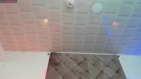 Snapshot of sashajune chatting on December 5, 11:07 pm selene online show from December 5, 11:07 pm