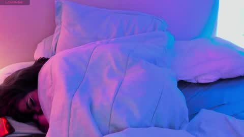 Snapshot of sashajune chatting on December 7, 11:40 am selene online show from December 7, 11:40 am