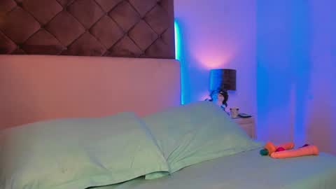 Snapshot of sashajune chatting on January 7, 8:10 pm selene online show from January 7, 8:10 pm