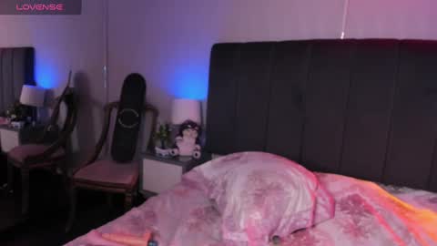 Snapshot of sashajune chatting on January 21, 12:04 am selene online show from January 21, 12:04 am