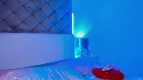 Snapshot of sashajune chatting on February 1, 7:13 pm selene online show from February 1, 7:13 pm