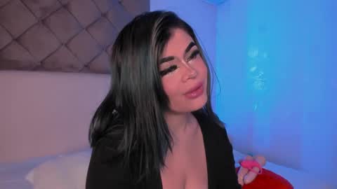 Snapshot of sashajune chatting on February 12, 10:26 pm selene online show from February 12, 10:26 pm