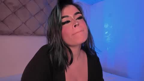 Snapshot of sashajune chatting on February 13, 1:29 am selene online show from February 13, 1:29 am