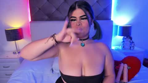 Snapshot of sashajune chatting on February 21, 11:32 pm selene online show from February 21, 11:32 pm