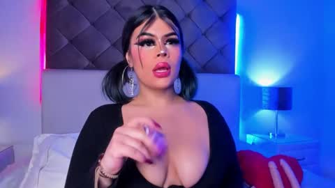 Snapshot of sashajune chatting on March 8, 11:48 am selene online show from March 8, 11:48 am