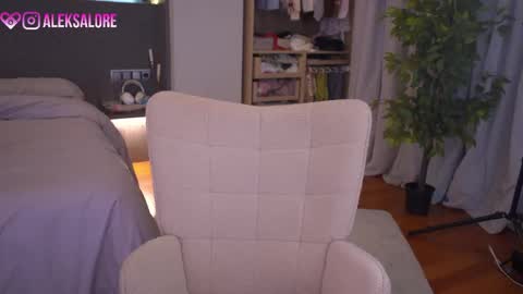 Snapshot of sashalore chatting on March 19, 3:10 am sashalore online show from March 19, 3:10 am
